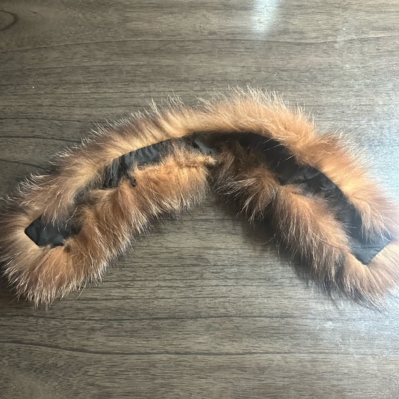 Real fur collar! Must have! - Picture 3 of 3